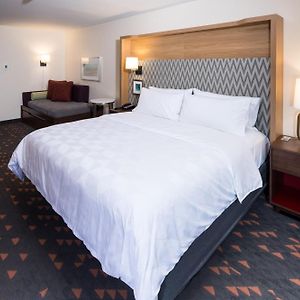 King Room Mobility or hearing accessible